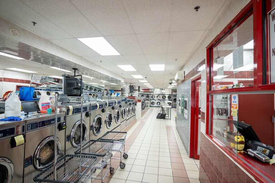 More Photos Of 238 Melrose St, Brooklyn Office Residential For Sale