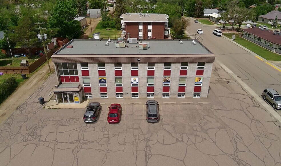 More Photos Of 601 7 St E, Drumheller Office For Sale