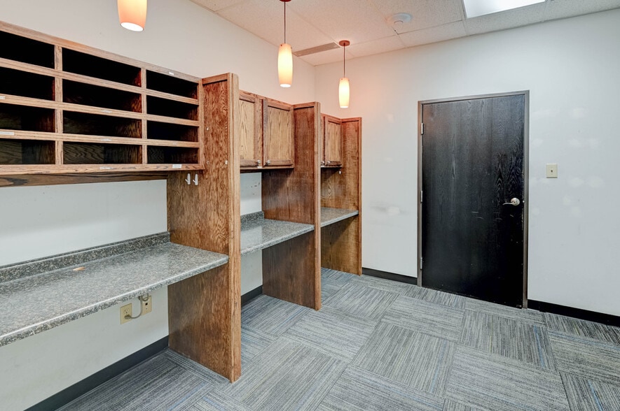 More Photos Of 1315-1317 SW 6th Ave, Topeka Medical For Lease