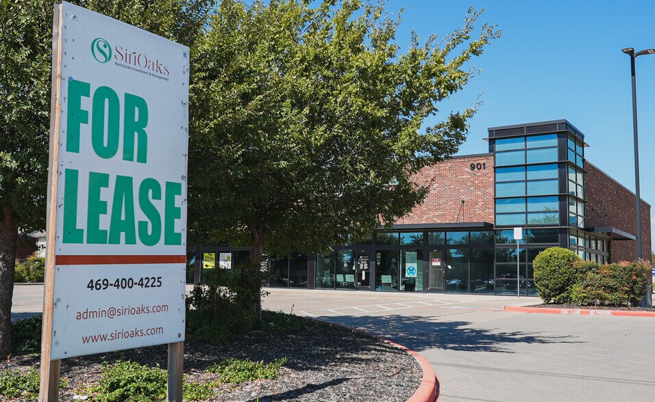 More Photos Of 901 E Harwood Rd, Euless Storefront Retail Office For Lease