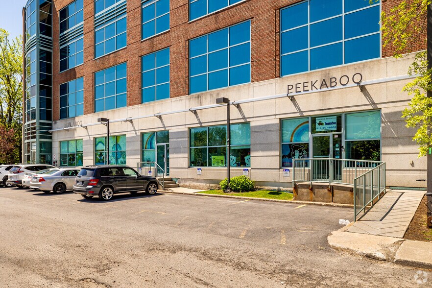 More Photos Of 3000 Boul René-Lévesque, Verdun Office For Lease