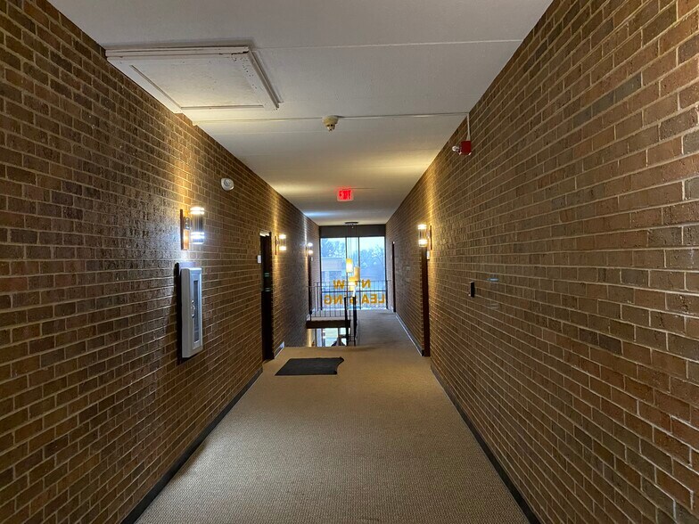More Photos Of 701 E Irving Park Rd, Roselle Office For Lease