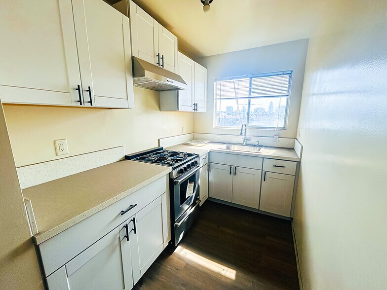 More Photos Of 980 Yale St, Los Angeles Apartments For Sale