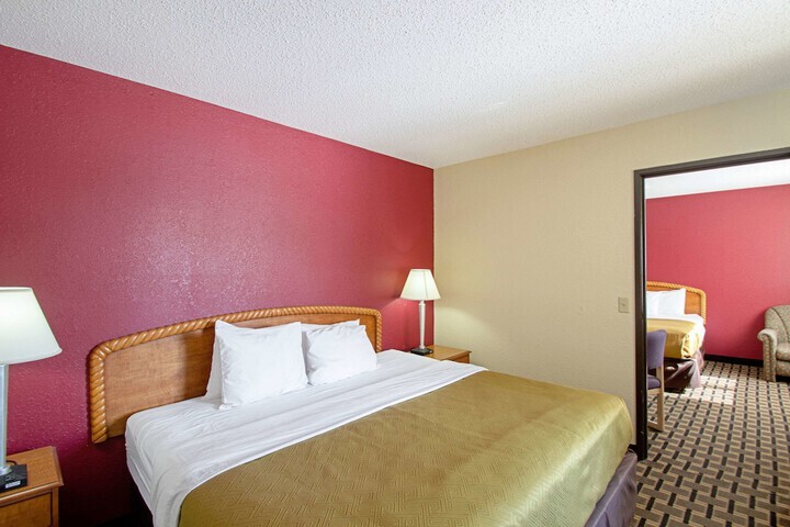 More Photos Of 833 N Frontage Rd, Wisconsin Dells Hotel For Sale