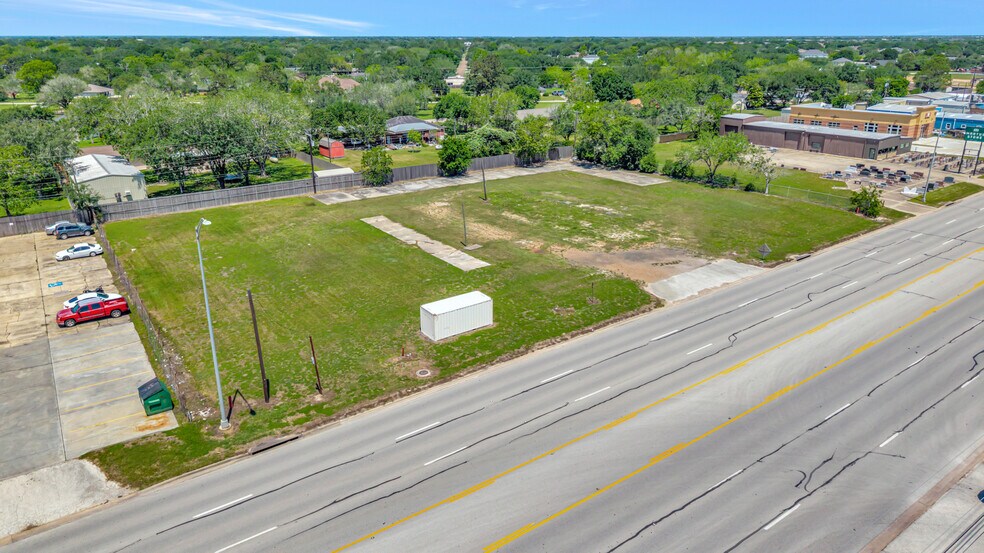 More Photos Of 9505 N Navarro St, Victoria Land For Sale