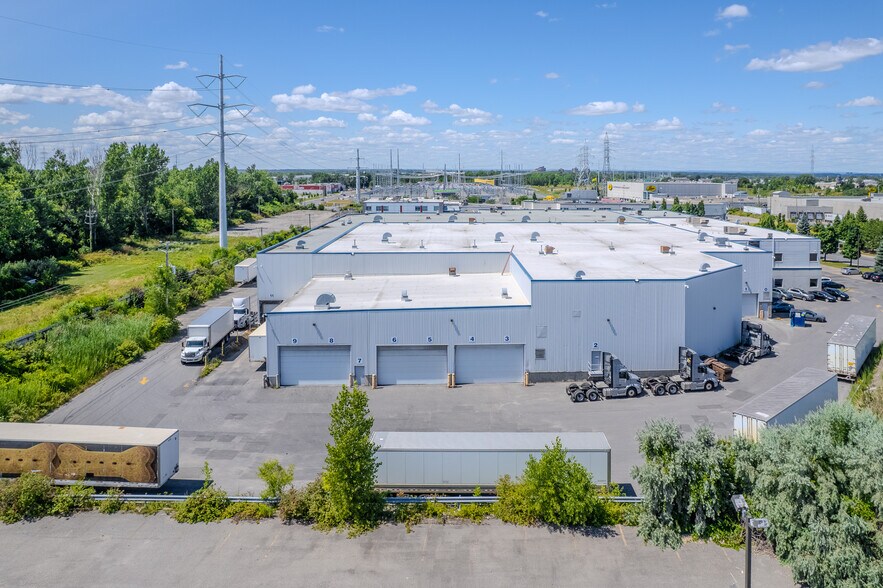 More Photos Of 10400 Renaude-Lapointe, Montréal Distribution For Sale