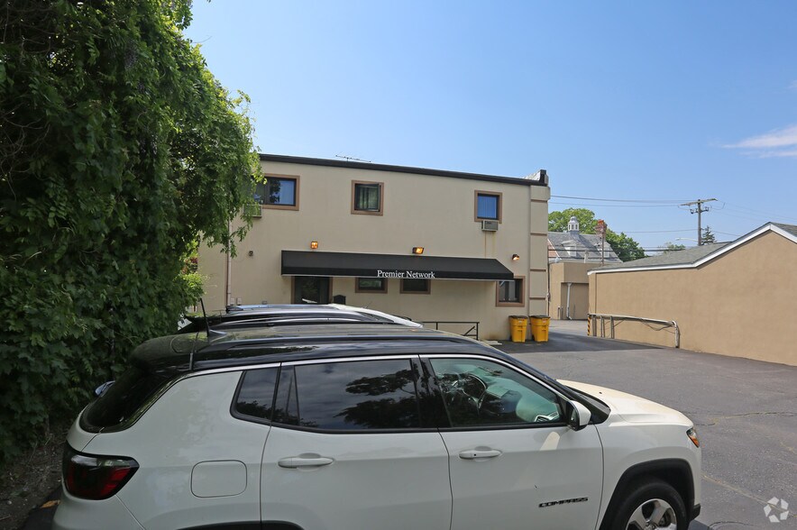 More Photos Of 545 E Jericho Tpke, Huntington Station Office For Sale