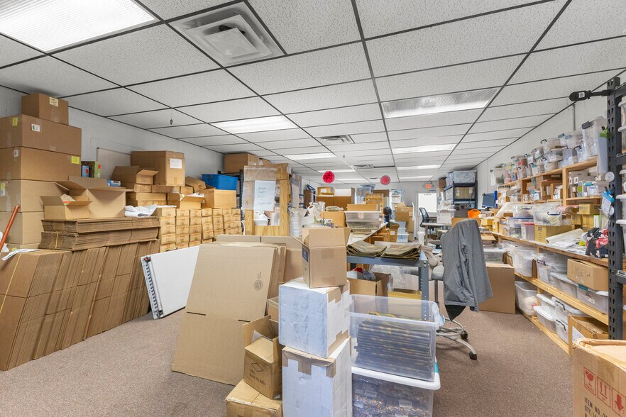 More Photos Of 30948-30960 Ford Rd, Garden City Storefront For Lease