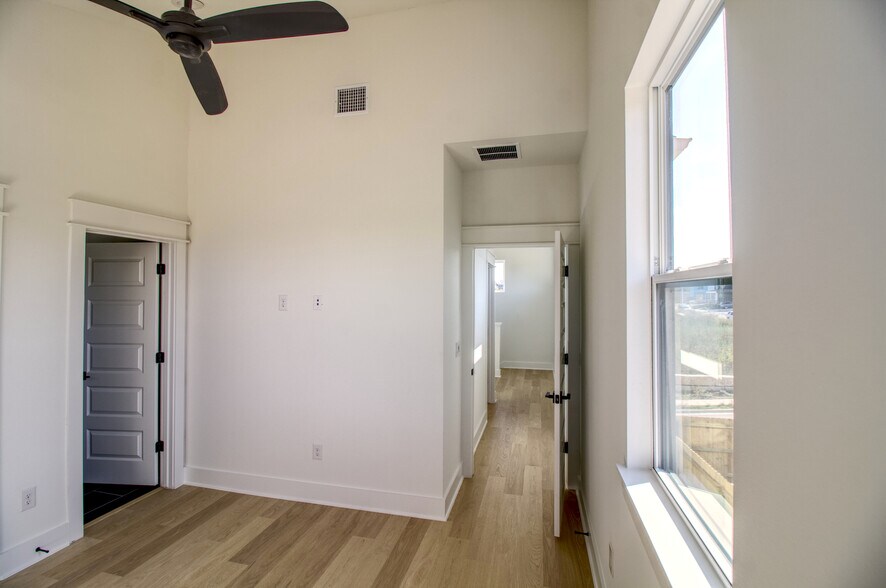 More Photos Of 2608 Bristol Dr, Austin Multifamily For Sale