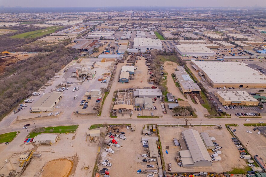 More Photos Of 10582 Spangler Rd, Dallas Manufacturing For Sale