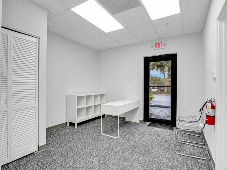 More Photos Of 8801 Business Park Dr, Fort Myers Warehouse For Sale