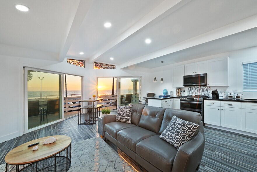 More Photos Of 2212 W Oceanfront, Newport Beach Multifamily For Sale