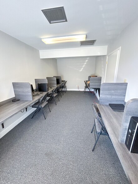 More Photos Of 3512 Godwin Ct, Mobile Medical For Sale