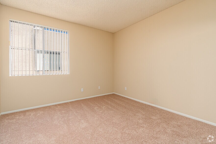 More Photos Of 10621 Valley Spring Ln, North Hollywood Apartments For Sale