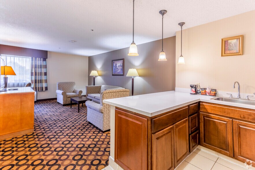 More Photos Of 441 Rio Concho Dr, San Angelo Hotel For Sale