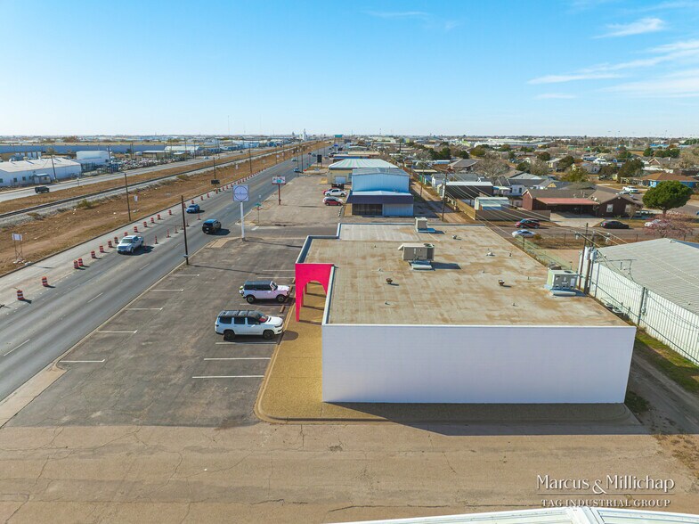 More Photos Of 2308 W Front St, Midland Showroom For Sale