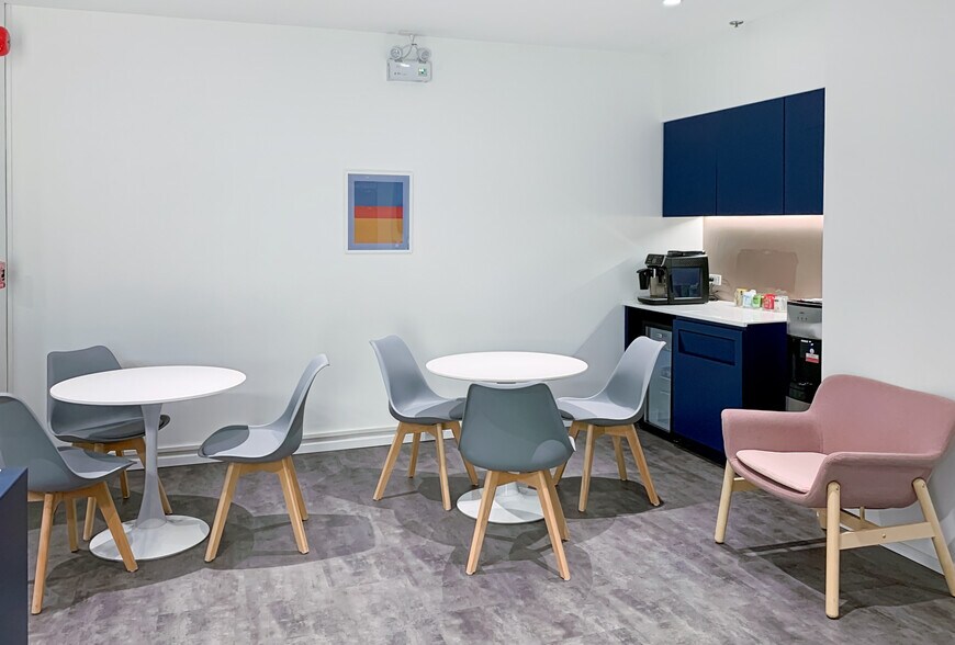 More Photos Of 3333-7 Rue Royale, Saint Charles Coworking Space