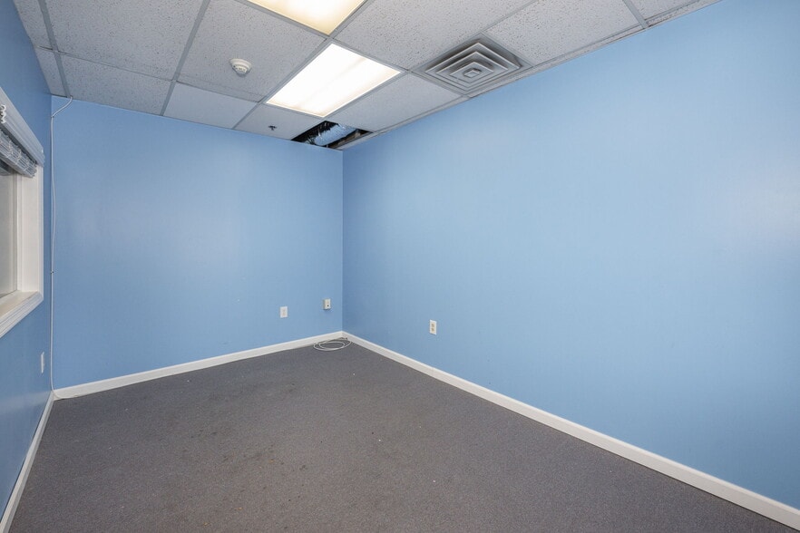 More Photos Of 125 Washington Ave, Dumont Unknown For Lease