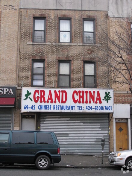 More Photos Of 69-42 Grand Ave, Flushing Storefront Retail Residential For Lease