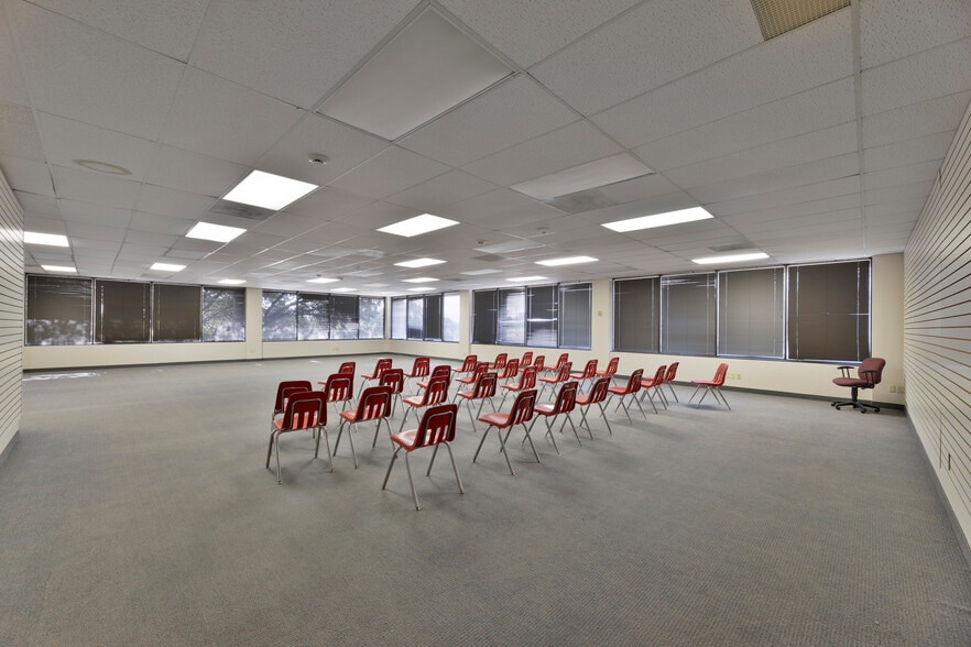 More Photos Of 4221 S Walton Walker Blvd, Dallas Office For Sale