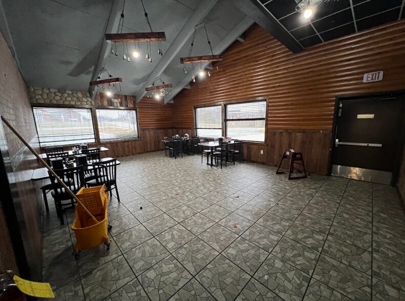 More Photos Of 1505 Manchester Expy, Columbus Restaurant For Lease