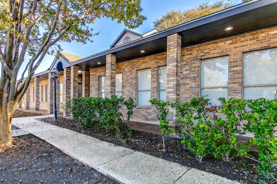 More Photos Of 8627-4B Cinnamon Creek Dr, San Antonio Medical For Lease