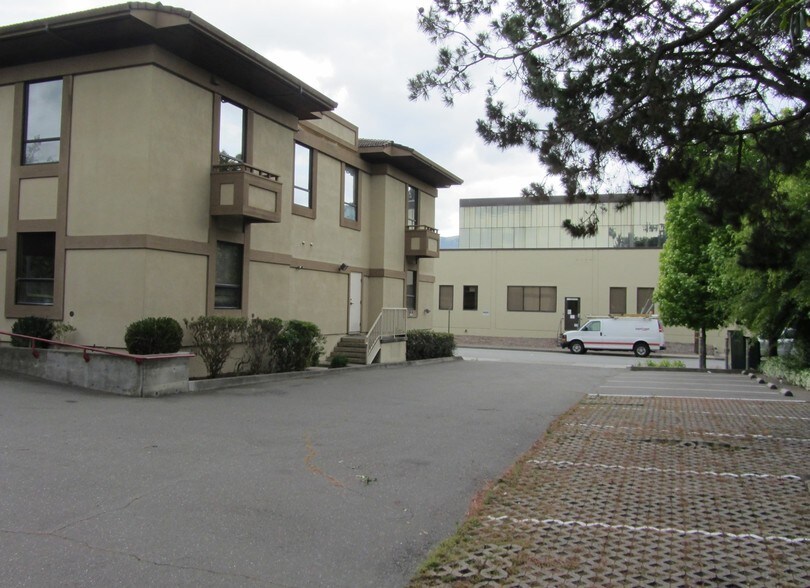 More Photos Of 915 Diablo Ave, Novato Office For Sale