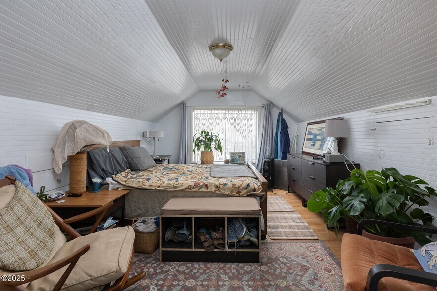 More Photos Of 205 SW Highway 101, Waldport Storefront For Sale