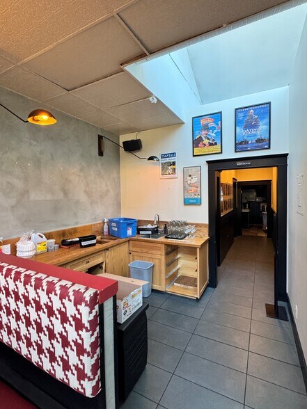 More Photos Of 382-388 W Broadway, Vancouver Storefront For Lease