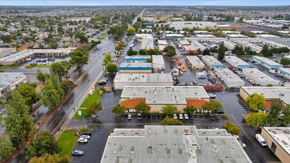 More Photos Of 5750 E Shields #102 ave, Fresno Industrial For Sale