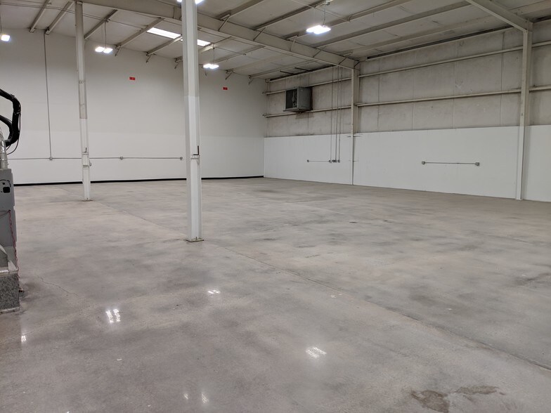 More Photos Of 297 Industrial Park Dr, Lawrenceville Warehouse For Lease