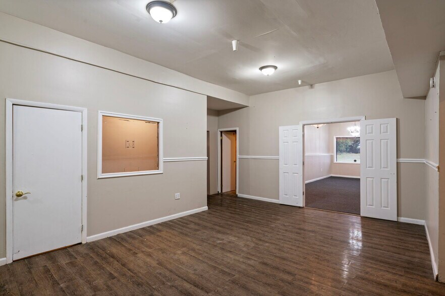 More Photos Of 4928 Marlboro Pike, Capitol Heights General Retail For Lease