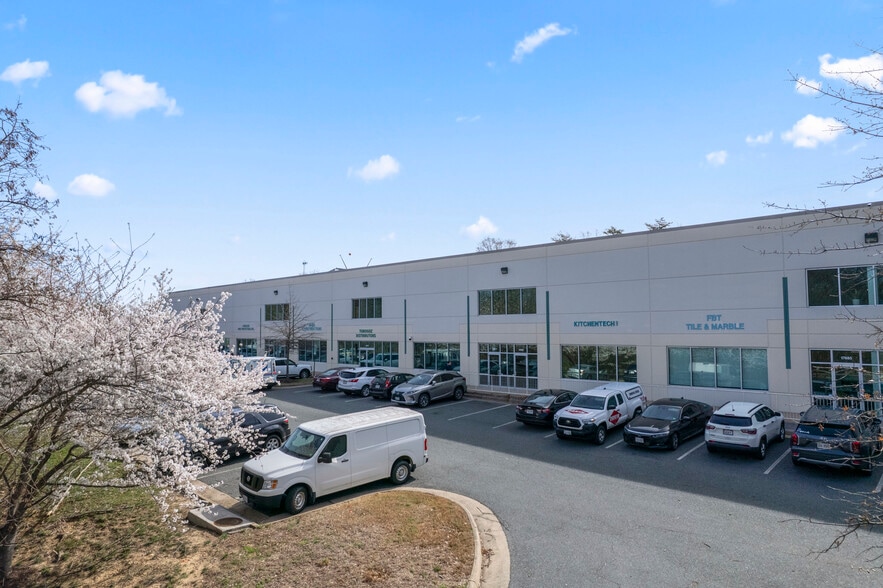 Primary Photo Of 17857-17889 Fraley Blvd, Dumfries Research And Development For Sale