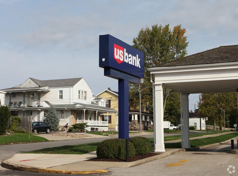 More Photos Of 85 W Main St, Shelby Bank For Lease