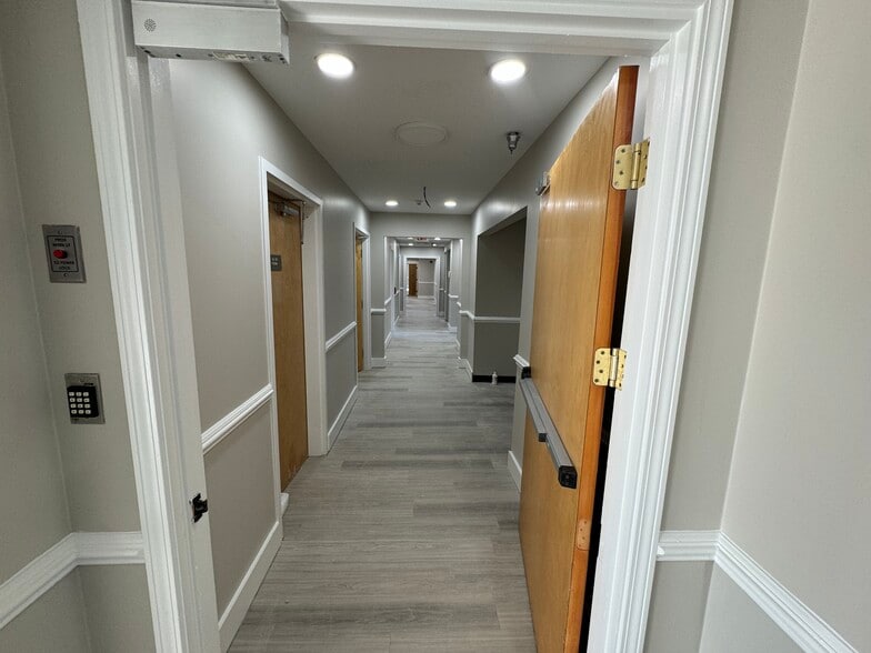 More Photos Of 5990 Love St, Austell Medical For Lease