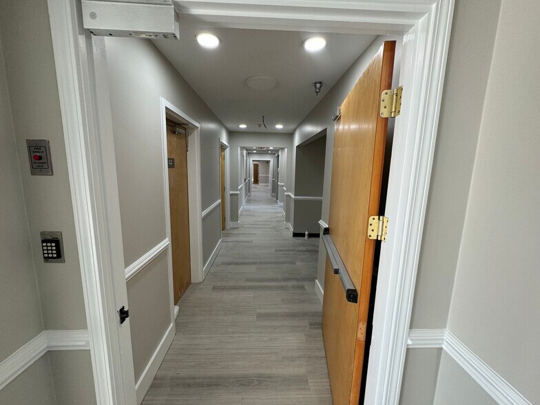 More Photos Of 5990 Love St, Austell Medical For Lease