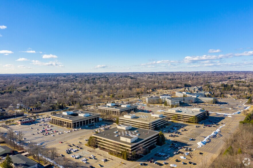 More Photos Of 30150 Telegraph Rd, Bingham Farms Office For Sale