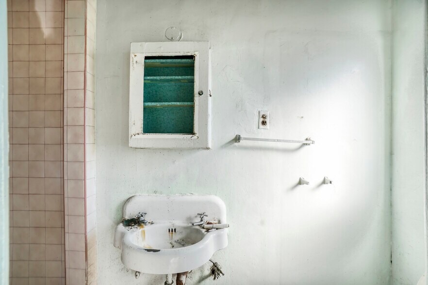 More Photos Of 1042 N Wilcox Ave, Los Angeles Hotel For Lease