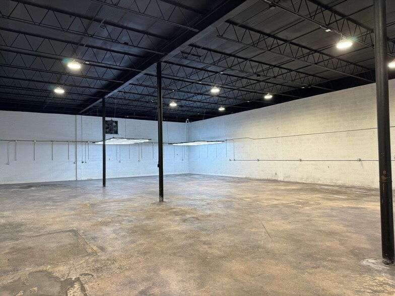 More Photos Of 7880-7882 NW 56th St, Miami Warehouse For Lease