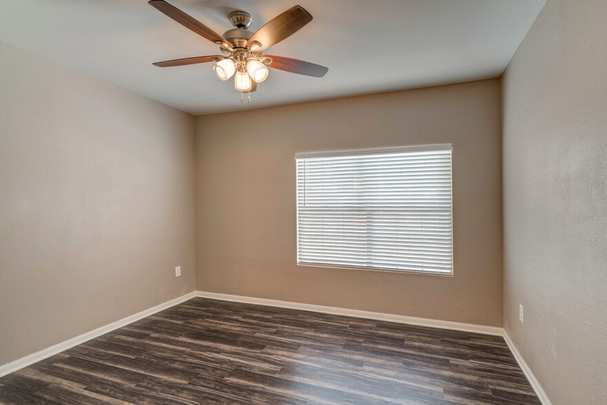 More Photos Of 1045 Sanger Ave, New Braunfels Apartments For Sale