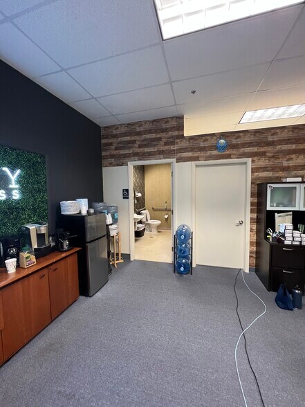 More Photos Of 2860 W State Road 84, Fort Lauderdale Office For Sale