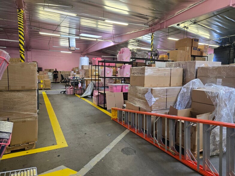 More Photos Of 2205 N Hollywood Way, Burbank Service For Lease