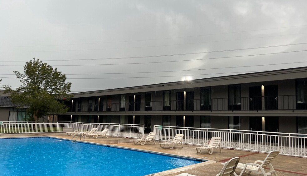 More Photos Of 2864 Pruden Blvd, Suffolk Hotel For Lease