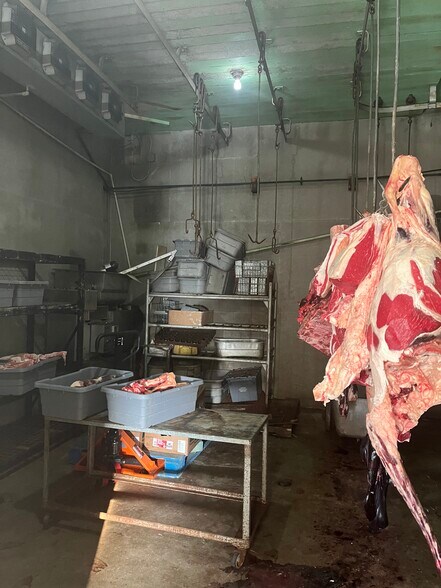 More Photos Of 1018 Hawley Loop, Vale Industrial For Sale