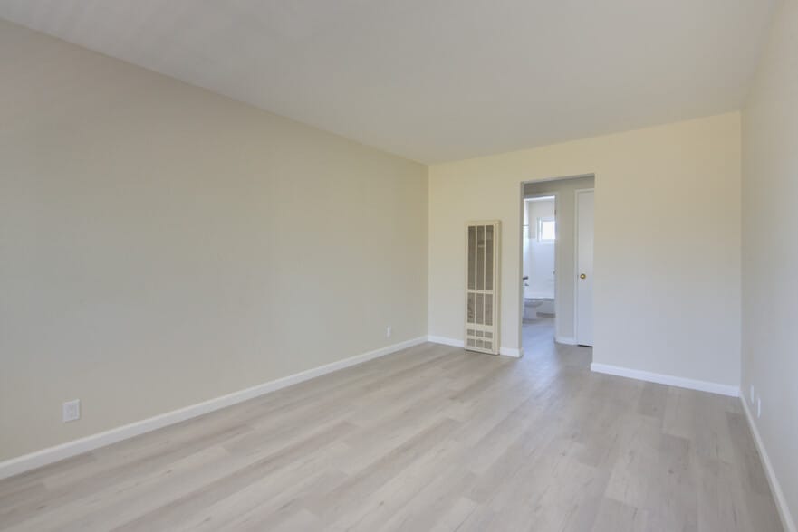 More Photos Of 1151 Davis St, Redwood City Apartments For Sale