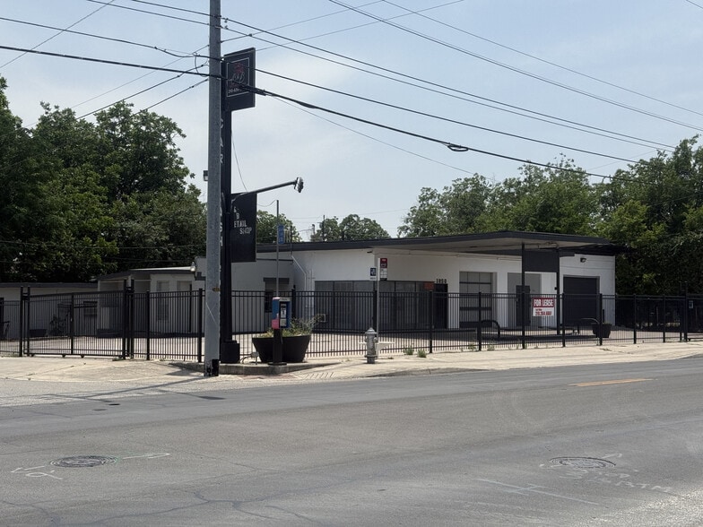 More Photos Of 1850 E Houston St, San Antonio Auto Repair For Lease