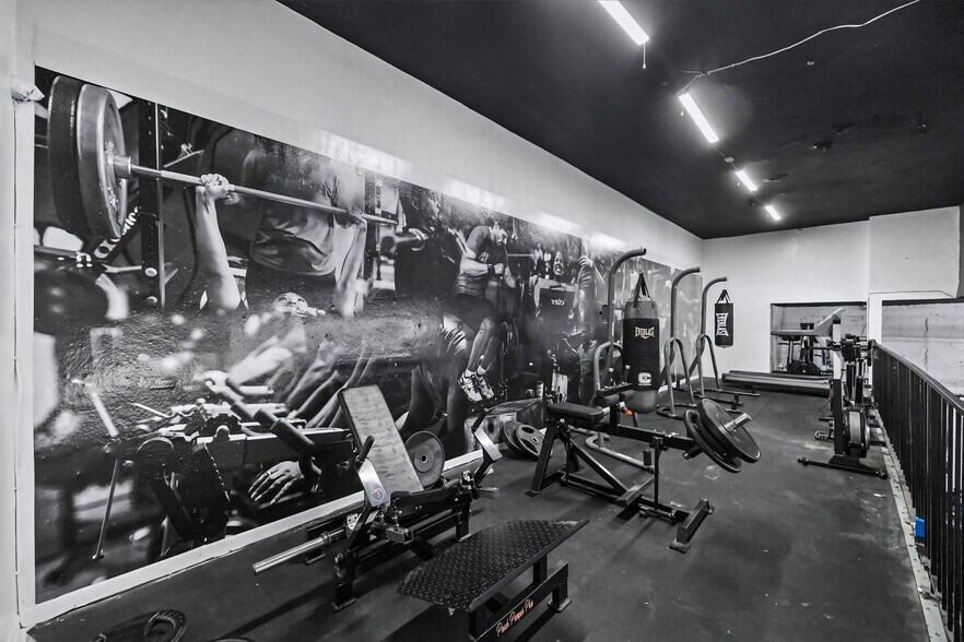 More Photos Of 2701 Emancipation Ave, Houston General Retail For Sale