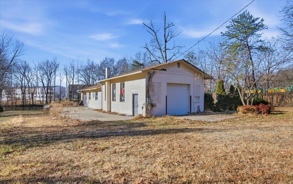More Photos Of 4941 Prince William Pky, Woodbridge Warehouse For Sale