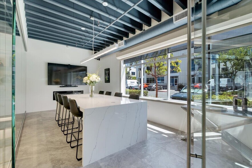 More Photos Of 28502 Constellation Rd, Valencia Warehouse For Sale