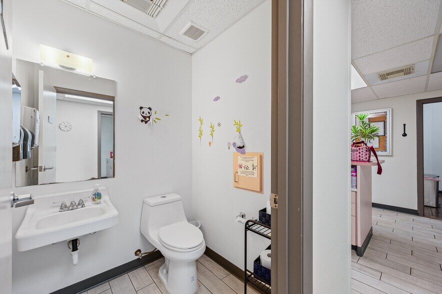 More Photos Of 3339 Fairview St, Pasadena Medical For Lease